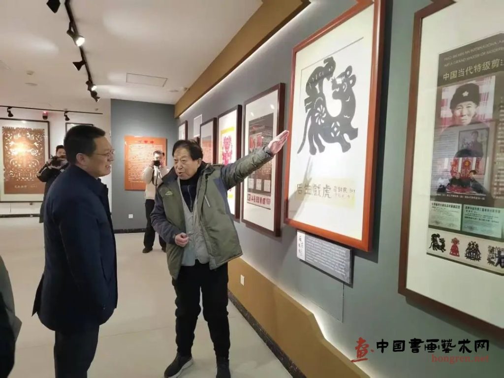 图片[2]-贾四贵偕家人为吴堡捐赠艺术作品-中国书画艺术网